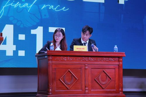 Châu Anh tại cuộc thi Hòa giải thương mại Việt Nam. Ảnh: NVCC