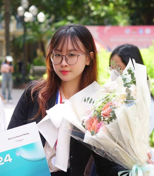 Châu Anh: "Để đạt kết quả tốt trong thời gian dài, năng lực học tập chỉ là một phần. Điều quan trọng hơn là tính kỷ luật, khả năng quản lý thời gian và sự bền bỉ theo đuổi mục tiêu".