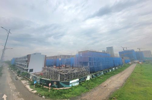 Trong kế hoạch trên, TP. Hồ Chí Minh yêu cầu các đơn vị, địa phương rà soát lại những bất cập trong chính sách để nâng cao hiệu quả phòng, chống TNLPTC. Trong ảnh, một dự án bất động sản đang triển khai trên địa bàn phường Bình Trưng. Ảnh: Quang Phương
