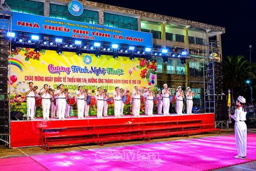 Tiết mục trống kèn “Ai yêu Bác Hồ Chí Minh hơn thiếu niên nhi đồng” do các em Đội Trống kèn Nhà Thiếu nhi tỉnh Cà Mau (cơ sở 1) biểu diễn.
