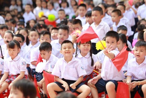 Phụ huynh phải tìm nhiều phương án khác nhau để sắp xếp việc trông con khi trẻ nghỉ hè. (Ảnh minh họa)