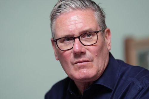 Thủ tướng Anh Keir Starmer thậm chí đã gửi thư đề nghị TNT xem xét việc phát sóng miễn phí. (Nguồn: AP)