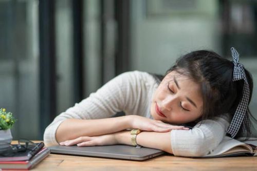 Nhiều bạn trẻ nhận định ngắt kết nối sau giờ làm là văn minh, giúp nhân sự tái tạo năng lượng. (Ảnh: iStock)