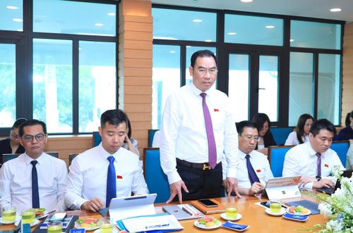 Đại biểu nêu ý kiến tại thảo luận tổ. Ảnh: Thành Thái