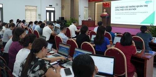 Chương trình tập huấn thu hút đông đảo cán bộ, công chức, viên chức và người lao động trên địa bàn xã tham gia. Ảnh: VT
