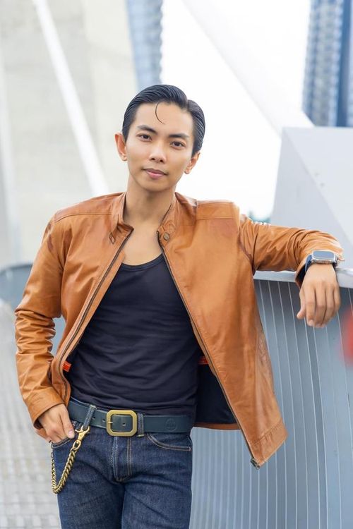 Trong suốt sự nghiệp thi đấu, Phan Hiển cùng bạn nhảy đã nhiều lần giành chức vô địch quốc gia, đồng thời mang về hàng trăm huy chương tại các giải đấu quốc tế tổ chức ở châu Á và châu Âu. Đặc biệt, anh được đánh giá cao ở các nội dung Latin nhờ kỹ thuật điêu luyện, phong cách biểu diễn mạnh mẽ và khả năng làm chủ sân khấu.