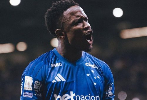  Luis Sinisterra chính thức gia nhập Cruzeiro từ Bournemouth. Hè năm ngoái CLB Brazil mượn cầu thủ người Colombia một mùa với phí 2,5 triệu euro, kèm điều khoản mua đứt bắt buộc trị giá 6 triệu euro. 