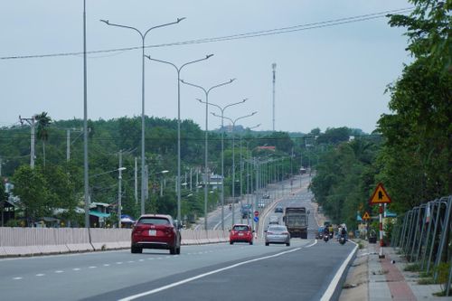  Tuyến đường này được tỉnh Bình Dương cũ chi hàng trăm tỷ để mở rộng từ năm 2010 nhằm phục vụ nhu cầu đi lại của người dân. Đến năm 2016, ĐT 744 được mở rộng lên 4 làn xe với mức đầu tư gần 1.500 tỷ. Tiếp tục trong năm 2022, tuyến đường nâng cấp, mở rộng lên 6 làn xe như hiện nay, góp phần tăng cường giao thương với tỉnh Tây Ninh. 