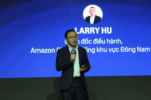 Ông Larry Hu, Giám đốc Amazon Global Selling Đông Nam Á, chia sẻ tại sự kiện Xuất khẩu qua thương mại điện tử 2026. Ảnh: Thảo Liên.
