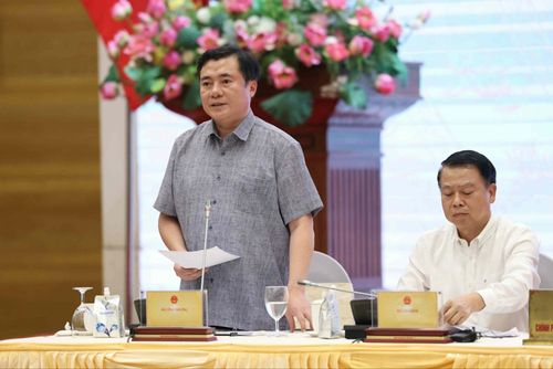  Thứ trưởng Công Thương Nguyễn Sinh Nhật Tân chia sẻ tại buổi họp báo Chính phủ chiều 3/6. Ảnh: VGP. 
