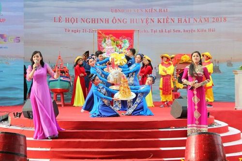 Tiết mục nghệ thuật tại Lễ hội Nghinh Ông ở An Giang