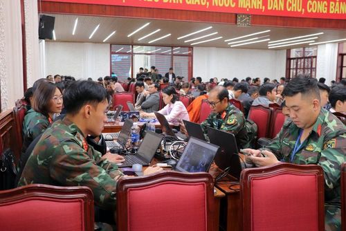 Đội Bộ chỉ huy quân sự tỉnh Lâm Đồng tham gia cuộc diễn tập thực chiến bảo đảm an ninh mạng. Ảnh: Chu Quốc Hùng/TTXVN