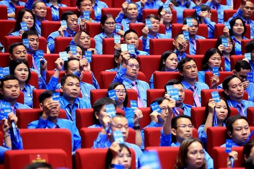 Đại hội biểu quyết bầu Đoàn Chủ tịch, Đoàn Thư ký, Ban Thẩm tra tư cách đại biểu Đại hội. Ảnh: Tuấn Anh - TTXVN