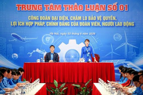 Các đại biểu phát biểu tại Trung tâm thảo luận số 1 với chủ đề "Công đoàn đại diện, chăm lo bảo vệ quyền, lợi ích hợp pháp, chính đáng của đoàn viên, người lao động". Ảnh: Tuấn Anh - TTXVN
