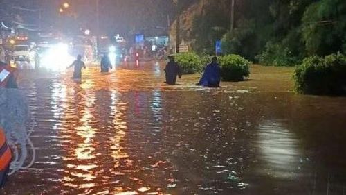Mưa lớn gây ngập trên tuyến ĐT 741 đoạn đi qua xã Phú Riềng.