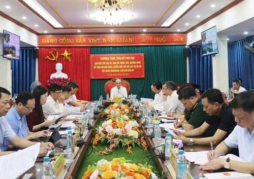 Đồng chí Phạm Đại Dương, Bí thư Tỉnh ủy Phú Thọ chủ trì buổi làm việc.