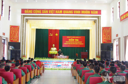 Đoàn kiểm tra đã tiến hành kiểm tra kết quả thực hiện quy chế dân chủ tại Lữ đoàn 164.