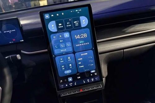 Một chi tiết đáng chú ý trên mẫu xe SUV điện này là hàng phím bấm vật lý bố trí bên dưới màn hình trung tâm, cho phép điều khiển nhanh các chức năng quan trọng của xe.