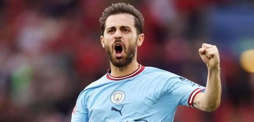 Barca cũng đã đề nghị ký hợp đồng với Bernardo Silva theo dạng tự do và sẵn sàng chi hơn 100 triệu bảng để mua Julian Alvarez từ Atletico Madrid nhằm thay thế Lewandowski.