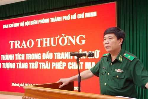 Thiếu tướng Trần Thanh Đức - Phó Tư lệnh Bộ Tư lệnh Thành phố kiêm Chỉ huy trưởng Ban Chỉ huy BĐBP Thành phố phát biểu.