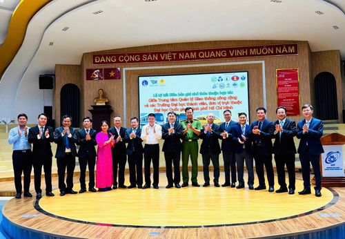 Lễ phát động chương trình "Sinh viên ĐHQG TP.HCM - Chung tay vì giao thông xanh".