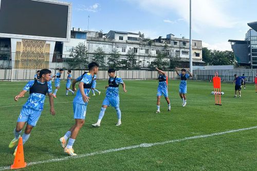 U19 Việt Nam tích cực chuẩn bị cho trận gặp U19 Myanmar. Ảnh: VFF