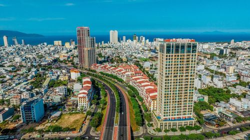 Nếu tiến độ xây dựng là thước đo năng lực thực thi của chủ đầu tư, thì tốc độ hoàn thiện pháp lý chính là “tấm khiên” bảo vệ khối tài sản của khách hàng. Tại tổ hợp Sun Cosmo Residence, tòa tháp The Panoma đã được bàn giao từ 6 tháng trước và hiện nay đã bắt đầu triển khai cấp giấy chứng nhận sở hữu (sổ đỏ) cho cư dân. Ảnh: Ánh Dương