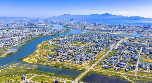 Tại lõi trung tâm phía Nam Đà Nẵng, các dự án tháp căn hộ Spana Tower và Cora Tower dù mới được giới thiệu vào cuối năm 2025, nay đã đủ điều kiện ký Hợp đồng mua bán. Những bước tiến này cho thấy yếu tố pháp lý luôn được chủ đầu tư đặt lên hàng đầu. Ảnh: Ánh Dương