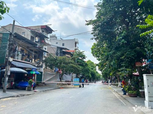 Lực lượng chức năng phong tỏa hiện trường.