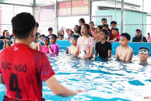 Hiện nay, chương trình đã thu hút gần 200 trẻ em trên địa bàn đăng ký tham gia học bơi.