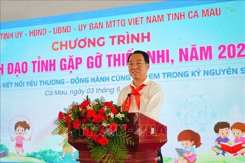 Chủ tịch UBND tỉnh Cà Mau Lữ Quang Ngời phát biểu tại buổi gặp gỡ. Ảnh: Huỳnh Anh/TTXVN
