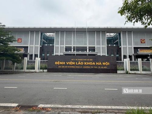 Trụ sở UBND quận Bắc Từ Liêm (cũ) hiện đã được chuyển đổi công năng thành Bệnh viện Lão Khoa Hà Nội (Ảnh: Ngọc Tân).
