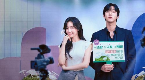 Bộ phim lãng mạn đời thường kể về một nữ MC kênh mua sắm truyền hình đang đối mặt với khủng hoảng nghề nghiệp. Trong hành trình tìm kiếm nguồn hàng mới tại vùng quê xa xôi, cô gặp một chàng nông dân chăm chỉ với lối sống hoàn toàn khác biệt. Từ những va chạm ban đầu, cả hai dần xây dựng mối quan hệ đầy cảm xúc.