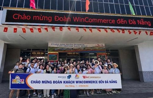 Chi nhánh vận tải đường sắt Đà Nẵng hỗ trợ công tác đón, tiễn đoàn khách tại Ga Đà Nẵng. Ảnh Sở VHTT&amp;DL Đà Nẵng cung cấp.