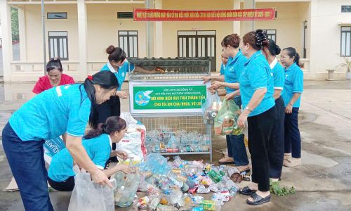  Mô hình "Ngôi nhà xanh" được các chi hội phụ nữ trên địa bàn xã Đồng Kỳ triển khai hiệu quả. 