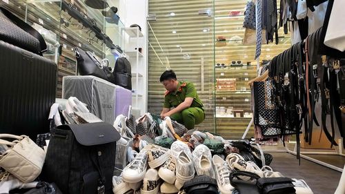 Công an thành phố Đà Nẵng tăng cường công tác nắm tình hình, phát hiện, điều tra xử lý hành vi buôn bán hàng giả, hàng hóa giả mạo nhãn hiệu và các hành vi xâm phạm quyền sở hữu trí tuệ. Ảnh: Công an cung cấp