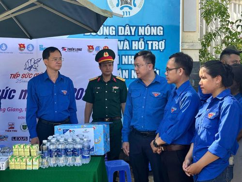 Các ngành chức năng phối hợp tăng cường công tác đảm bảo an ninh, an toàn cho kỳ thi. Ảnh: NGỌC HÀ.