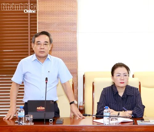 Đồng chí Lê Hữu Trí phát biểu tại hội nghị.