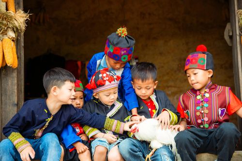  Các em nhỏ ở vùng cao Sa Pa trải nghiệm mùa hè ở Khu du lịch Bản Mây - Sun World Fansipan. Ảnh: Dương Quốc Hiếu 