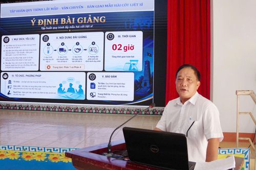 Cán bộ chuyên môn tập huấn kỹ lưỡng quy trình lấy mẫu - vận chuyển - bàn giao mẫu hài cốt liệt sĩ