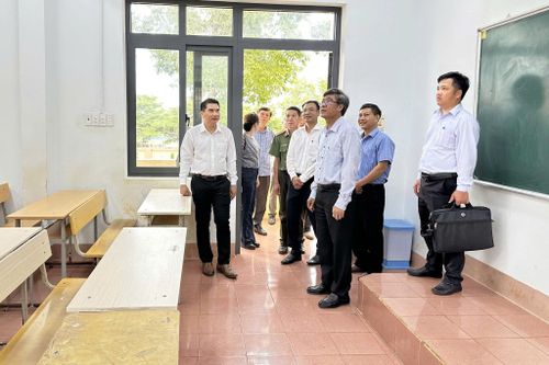 Đoàn công tác của tỉnh kiểm tra công tác chuẩn bị kỳ thi tại điểm thi Trường THPT Lê Quý Đôn - Tuy Đức