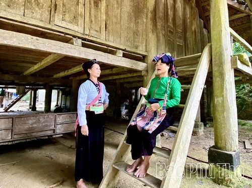 Các gia đình trong dòng họ có ý thức cao trong giữ gìn bản sắc văn hóa dân tộc Tày.