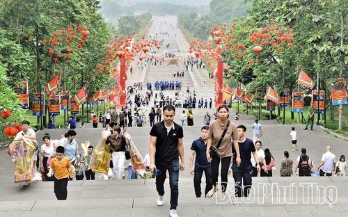 Giỗ Tổ Hùng Vương - Lễ hội Đền Hùng và Tuần Văn hóa - Du lịch Đất Tổ năm Bính Ngọ 2026 với nhiều hoạt động hấp dẫn, thu hút đông đảo du khách thập phương đến tham quan.