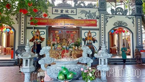 Đền Chúa Thác Bờ ở xã Tiền Phong.