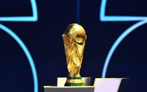 Chiếc Cup vàng World Cup, niềm mơ ước của mọi cầu thủ. Ảnh: Reuters.