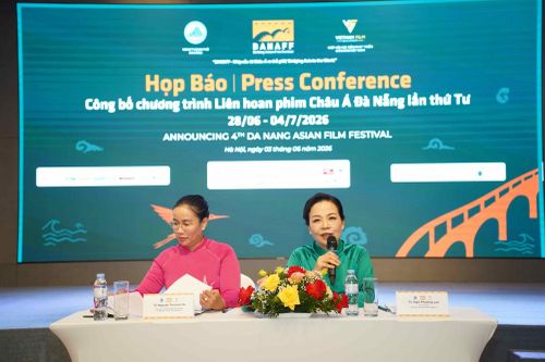 TS Ngô Phương Lan và Phó Chủ tịch UBND TP Đà Nẵng, Trưởng Ban tổ chức DANAFF IV Nguyễn Thị Anh Thi trao đổi về mùa LHP năm 2026.