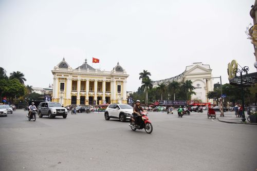 Hà Nội được định hướng phát triển trở thành siêu đô thị bền vững thông qua cấu trúc “đa tầng, đa lớp, đa cực, đa trung tâm”. Ảnh: N.Lộc