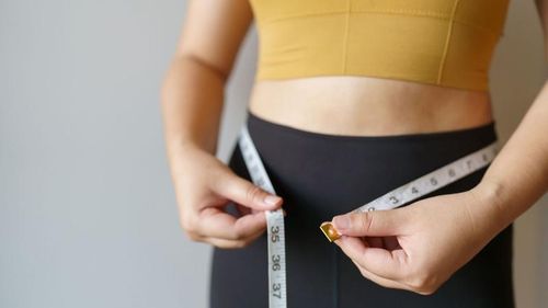 Hiệu quả giảm cân chủ yếu nhờ giảm tổng năng lượng nạp vào trong ngày, không phải bỏ bữa sáng.