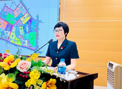 Bí thư Đảng ủy, Chủ tịch HĐND phường Kim Liên Hoàng Thị Phương Ngọc phát biểu kết luận hội nghị. Ảnh: PV