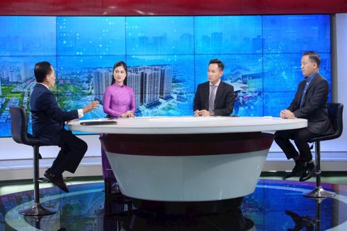 TS Nguyễn Trí Hiếu, Viện trưởng Viện Nghiên cứu và phát triển thị trường tài chính và bất động sản Toàn Cầu trao đổi tại chương trình. Ảnh: Phạm Hùng